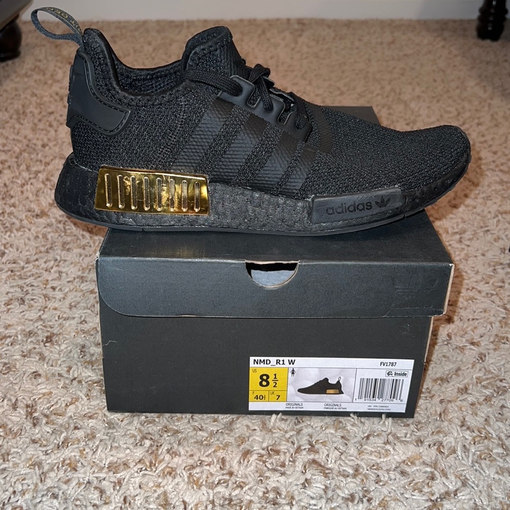 Womens Adidas Size 8.5 NMD R1 Shoes